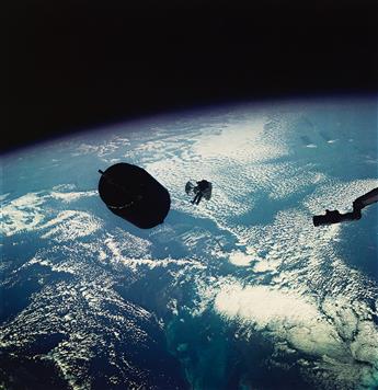 (NASA) A group of 5 oversize dye transfer photographs depicting Discovery and Atlantis missions and the Earth from above.